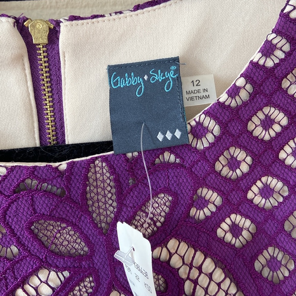 New Gabby Skye Purple Lace Sheath Cocktail Dress 3/4 Sleeve Size 12 Cocktail - Picture 4 of 7
